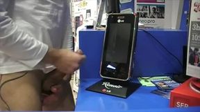 baise par le venderu de telephone dans sa boutiqueincoryable le vendeur de ...