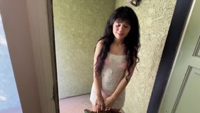 Delivery Girl Gets Big Tip