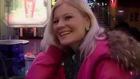 How to seduce a gorgeous blonde