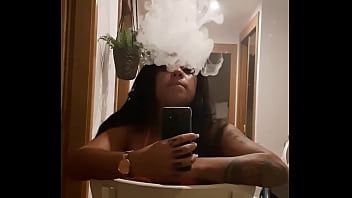 Fumando um na minha casa