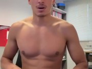 Risqué à mort! JE ME BRANLE AU TRAVAIL et ça dérape! 💦💦