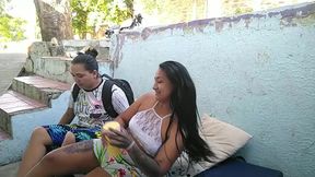 me pone muy cachonda follar al aire libre mientras pasan los vecinos