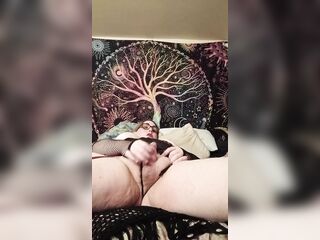 Hawt trans bitch Showing anything off