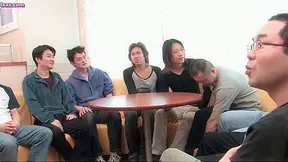 Dulce chica japonesa hace una espectacular mamada