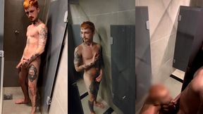 dei o cu no chuveiro da academia