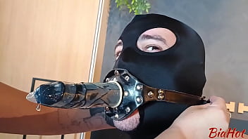 O CORNO MANSO DO MEU MARIDO GOSTA DE ME VER SENDO FODIDA POR PIROCA DOTADA DESSE NEG&Atilde_O