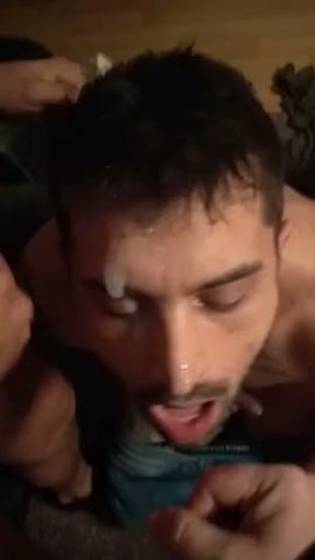 Leche en cara y boca