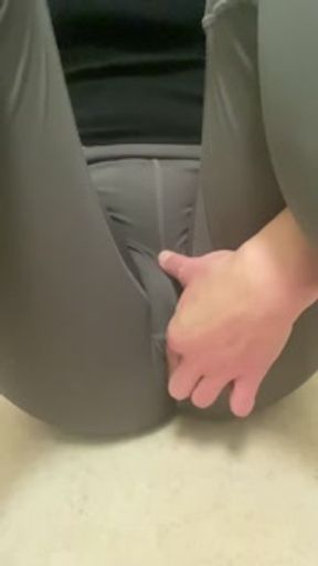 CAMEL TOE ! Rubbing my wet pussy in tight leggings
