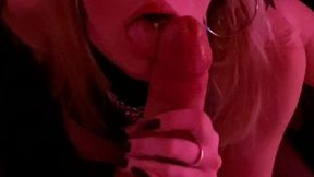 Jessica Fox deepthroats cock in Devil's cave