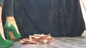 With stiletto heels I crush, trample and crush everything (4)