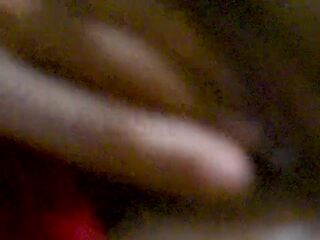 Me meto los dedos en la sala de mi'migo mientras no esta