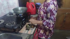 Wife sex at kichen when she fry fish masti time