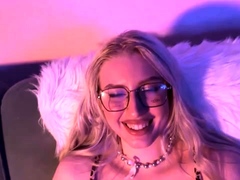 Alice Warm Heart - Giantess With Big Belly Suddenly