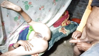 Una calda studentessa asiatica di 18 anni si fa leccare il culo prima di un'intensa scopata anale