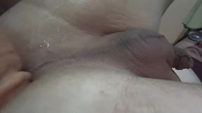 helen destroi seu cuzinho ate obter um sissygasm