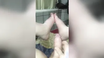 Solo Guy Pissing on His Feet Before a Huge Cumshot