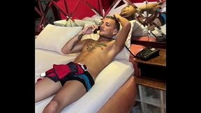 novinho sedendo por pika pede para atendendo do motel tirar sua virgindade sem camisinha