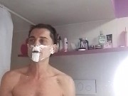 Faccio la barba e vi parlo di pompe e donne