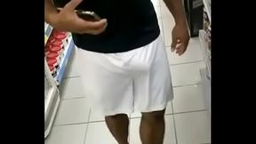 pedreiro de pau duro no mercado
