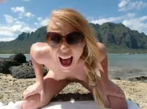 Having outdoor masturbation session on Hawaii beach