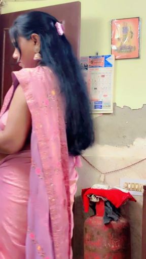 Desi Bhabhi Saree Look