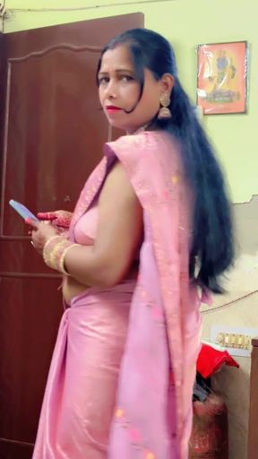 Desi Bhabhi Saree Look