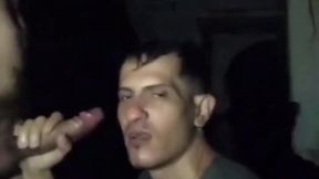 novinho de 22cm encheu minha cara de leite depois da mamada
