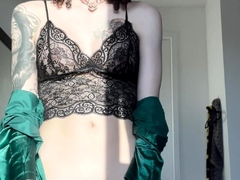 Brunette Tranny jerking in hard dick in solo Webcam