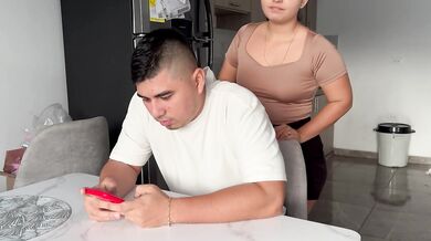 MILF hermana quiere sexo duro en la cocina rosalgadirty