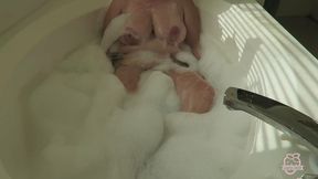 Bathtime Relax & Masturbation