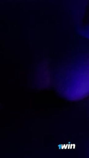 Evdekiler uyurken üvey abimle gece seksi