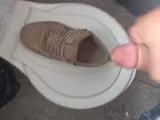 Gozando nas botas no banheiro do trabalho, cum into work boots at works bathroom