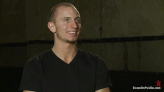 Sebastian Keys, Randall O'Reilly e Brenn Wyson amarrados e fodidos em uma orgia BDSM humilhante.