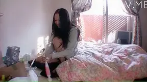 Alluring Japanese chick toys her wanton pussy wildly