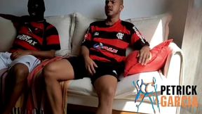 sexo entre amigos apos o jogo do flamengo.