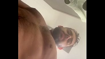 VEM TOMAR BANHO COMIGO?