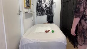 The Lingering Scent / El Aroma Persistente