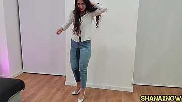 PISSING IN TIGHT BLUE JEANS SOAKED PANTIES WETTING PANTS