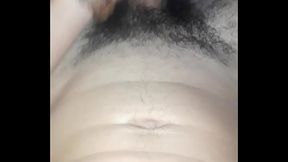 Estoy tan caliente en el ba&ntilde_o que me masturbo hasta correrme para ti