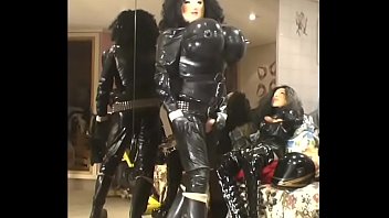 Roxina2005HeavyRubberFamily160305XXL.WMV