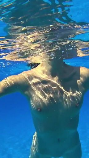 Stunning Girl Swims Nude on Public Beach