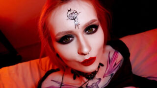 Cô gái 18 tuổi nóng bỏng bị "thịt" tơi tả