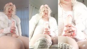Transfurlady in Foxfur Cums in Her Nylons