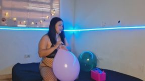 Naomi filling balloons