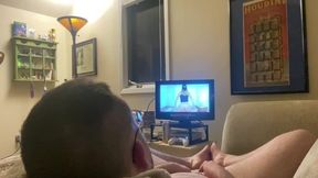 Ftm Rubs Clit And Rides Pillow While Watching Porn