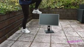 Sneaker-Girl Akira - Crush Computer Screen