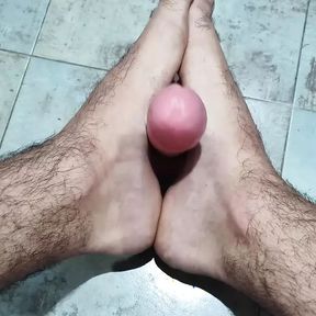 pajeo el dildo de mi y le acabo encima. Feetjob