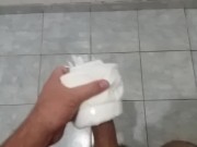 Punheta com masturbador criativo!!