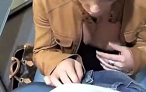 Deutsche Amateurin bekommt in der Umkleidekabine eine Gesichtsbehandlung