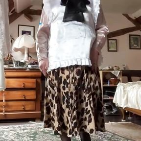 In boniche outfit with a long leopard skirt for a day